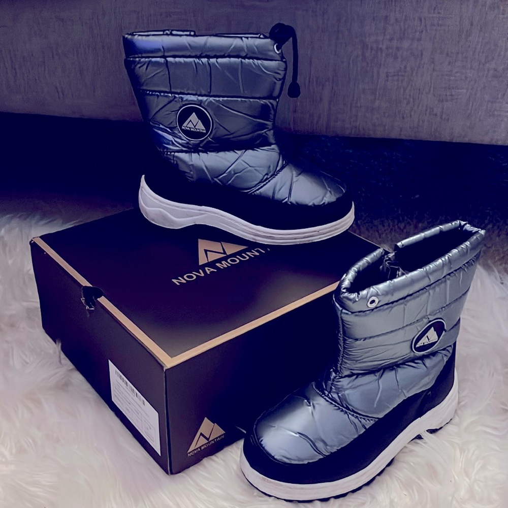 Toddler size 13 snow boots
